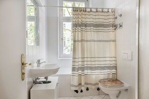 ヘアドライヤー、タオル