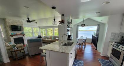 Beautiful lakefront property on Barton Lake with Hot Tub!