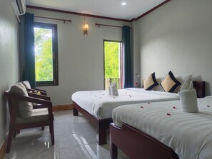 Premium bedding, desk, laptop workspace, free WiFi - Vang Vieng Champa Hotel (Vang Vieng)