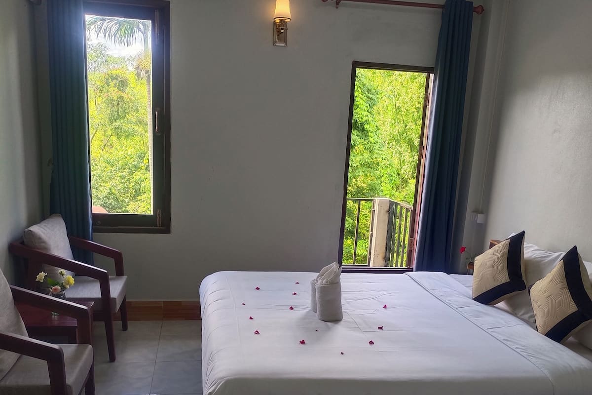 Premium bedding, desk, laptop workspace, free WiFi