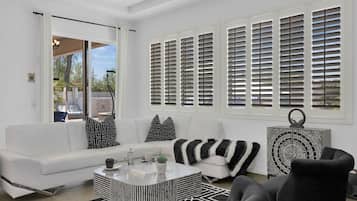 Smart-tv, pejs, videospil, bordfodbold