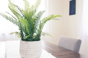 Dining - Spacious home: Lake Winnebago, fishing, kayaking (Fond du Lac)