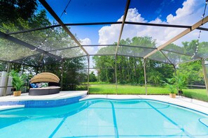 A heated pool - Private Lake Luxury Getaway (Davenport)