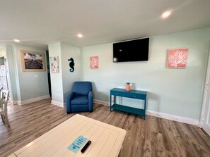 TV - The Reef Apartments Unit #3 - Downtown - Bayside (Ocean City)