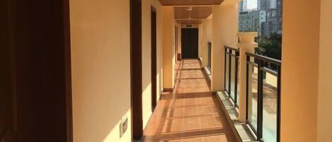 المنشأة من الداخل