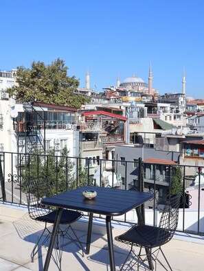 42-Zoll-LCD-Fernseher mit Satellitenempfang, Fernseher, Drucker