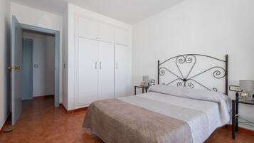 2 quartos, ferros/tábuas de passar roupa, Wi-Fi de cortesia