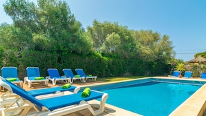 A swimming pool with blue lounge chairs and a thatched roof structure. - VILLA BLANCA - Beautiful villa with private swimming pool and free WIFI (Felanitx)