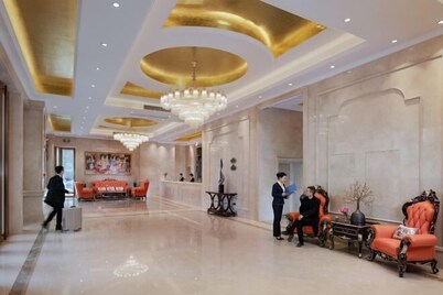 Vienna International Hotel (Shaoyang Dahan Pedestrian Street)