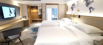 Vienna International Hotel (Shaoyang Dahan Pedestrian Street)