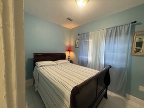 2 bedrooms, desk, iron/ironing board, free WiFi - Cute  Paradise 2 (Tampa)