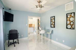 Dining - Cute  Paradise 2 (Tampa)