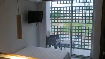1 habitación, tabla de planchar con plancha, wifi y ropa de cama