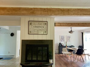 Dining - Mid Century Charm, a walk away from Loon Mountain (Lincoln)