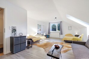 2 makuuhuonetta, silitysrauta/-lauta, ilmainen Wi-Fi, vuodevaatteet