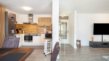 Kühlschrank, Mikrowelle, Ofen, Herdplatte