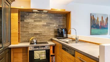 Kühlschrank, Ofen, Herdplatte, Geschirrspüler