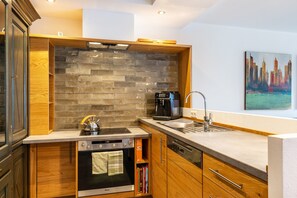 Refrigerador, horno, parrilla de estufa y lavavajillas 