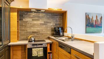 Kühlschrank, Ofen, Herdplatte, Geschirrspüler