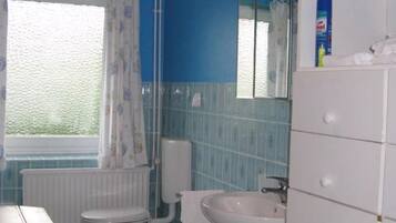 Badekar, hårtørrer, håndklæder