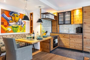 Refrigerador, horno, placa de cocina, lavavajillas