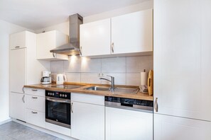 Frigorífic, forn, placa de cuina i rentaplats 