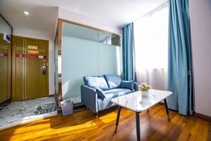 Room - Four Seasons Hotel (Guangxi University East store in Nanning） (Nanning)