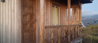 Sustainable Solar House, Ultra-low Carbon Footprint, pet-friendly!