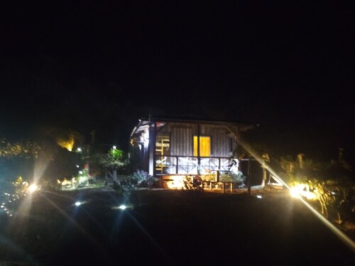 Sustainable Solar House, Amazing View, Rural & pet-friendly!