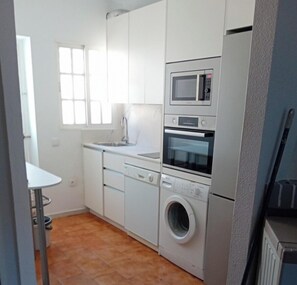 Fridge, microwave, dishwasher, coffee/tea maker