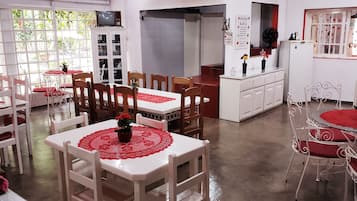 含每日自助早餐