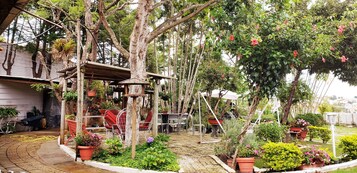 Free daily self-serve breakfast