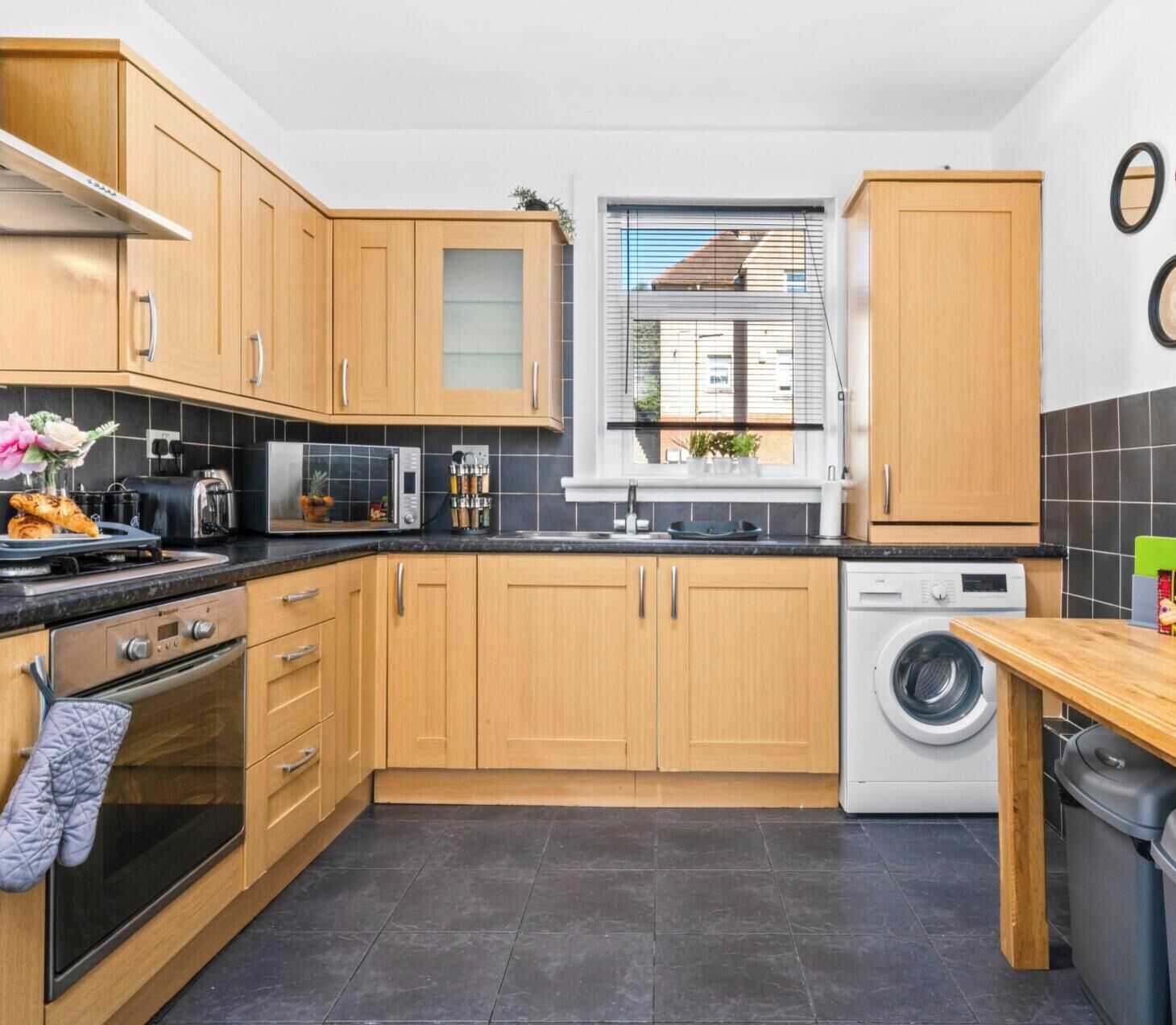 Frigorífic, microones, forn i cafetera i tetera 