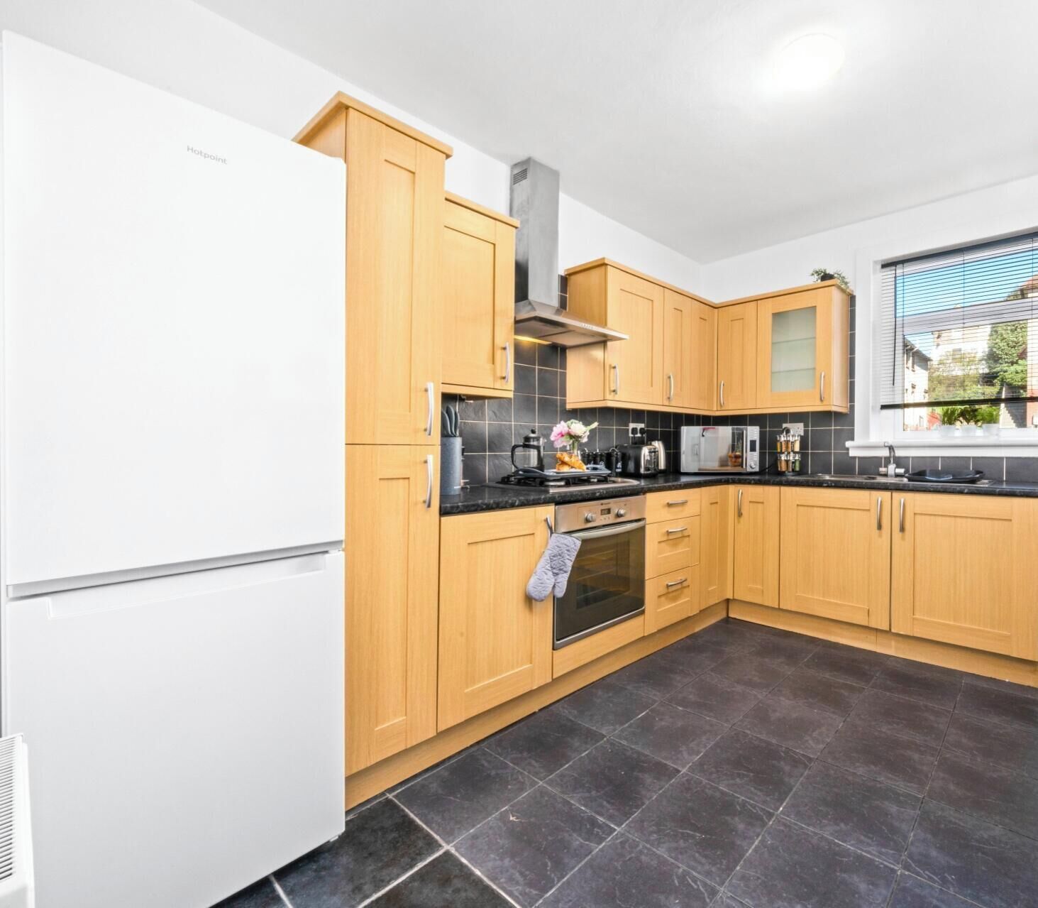 ثلاجة، ميكروويف، فرن، ماكينة لصنع القهوة/الشاي