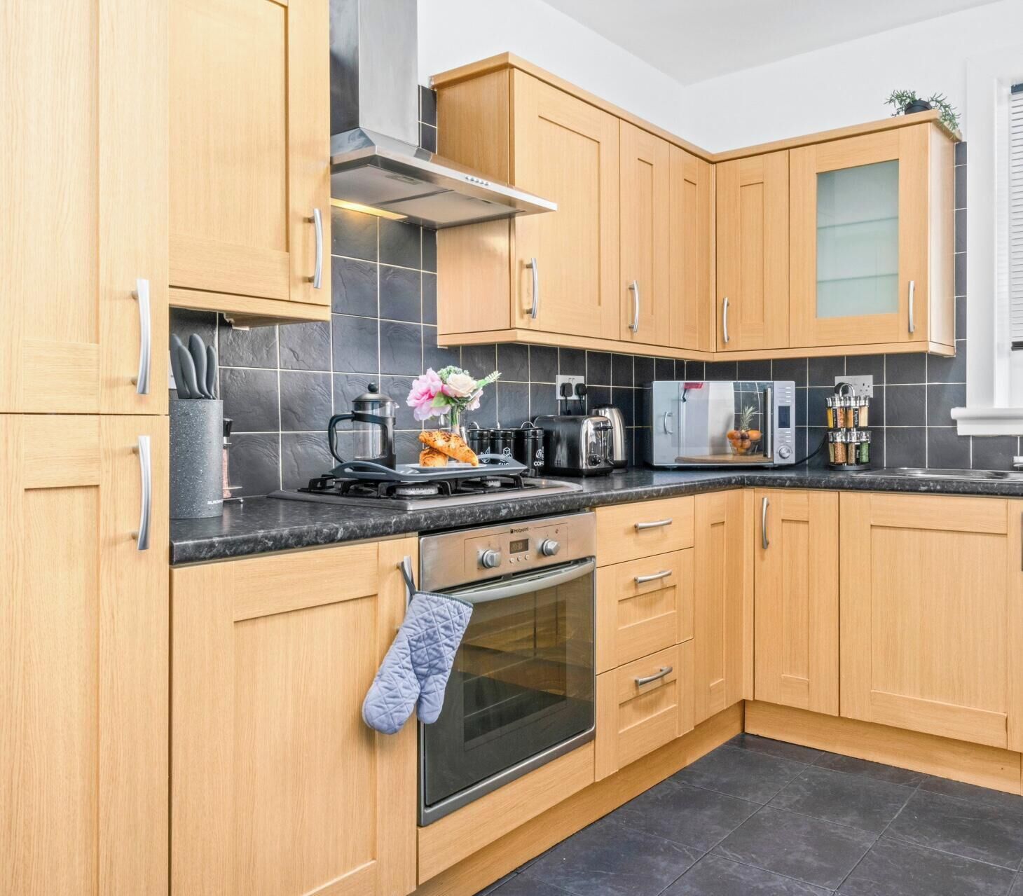 Fridge, microwave, oven, coffee/tea maker