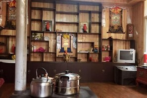 Lobby lounge - Shangri-La Zangjia Garden Inn (Shangri-La)