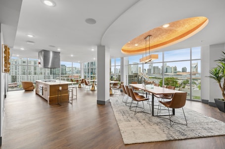 Luxury Apartment | Shared kitchen facilities | Full-size fridge, microwave, oven, stovetop