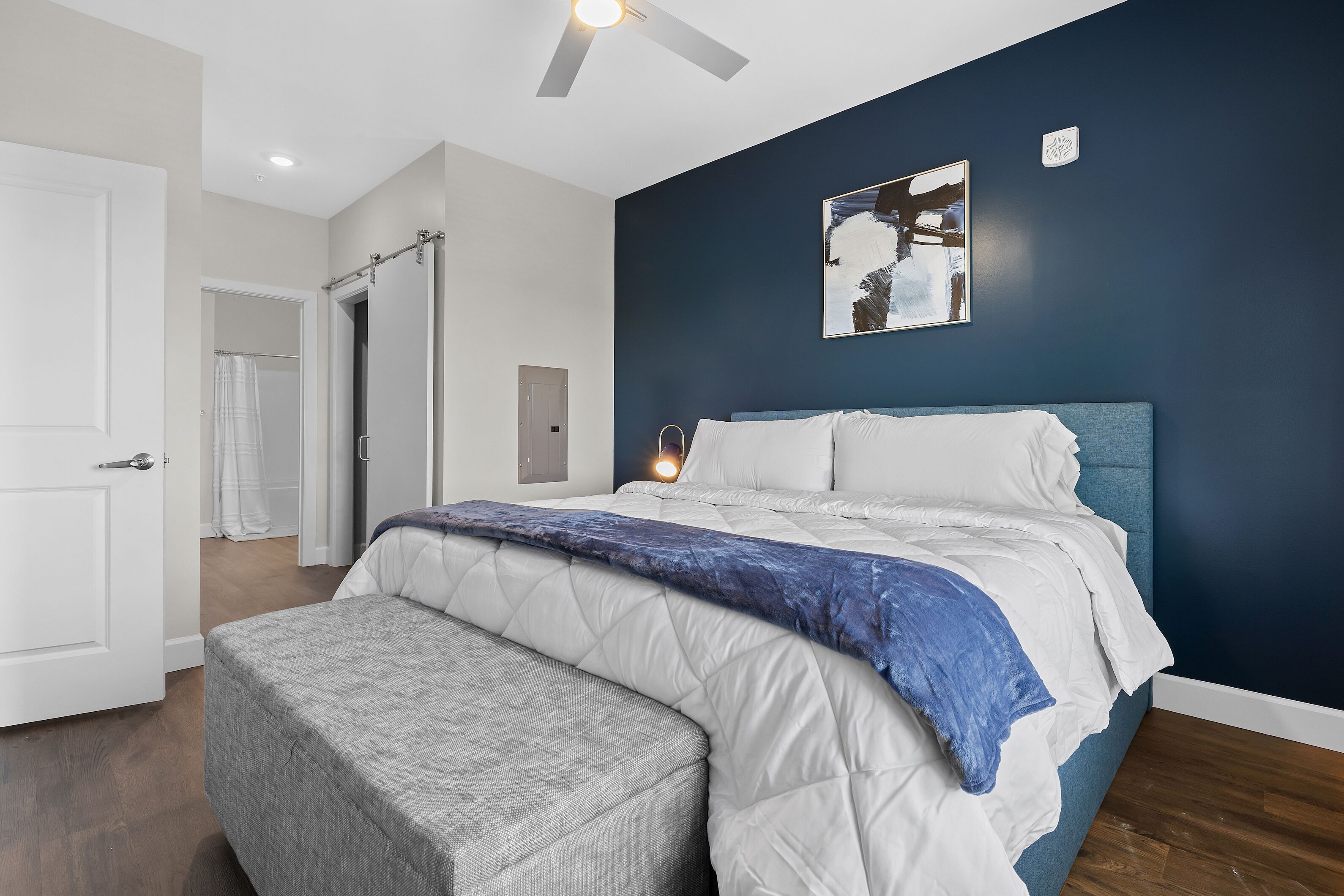 Luxury Apartment | 2 bedrooms, blackout curtains, iron/ironing board, free WiFi