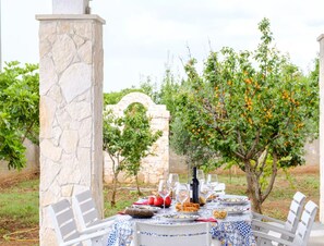 Outdoor dining - Villa Levante Sea View With Air Conditioning, Parking And Wi-Fi (Porto Cesareo)