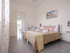 2 bedrooms, iron/ironing board, internet, wheelchair access