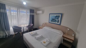 行政客房, 1 張加大雙人床 | 書桌、手提電腦工作空間、熨斗/熨衫板、免費 Wi-Fi