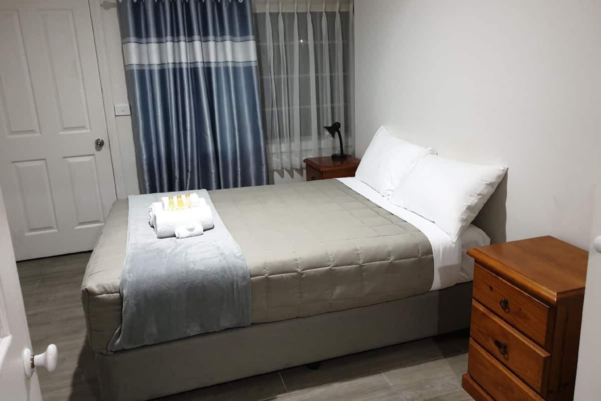 Family Room | Desk, laptop workspace, iron/ironing board, free WiFi