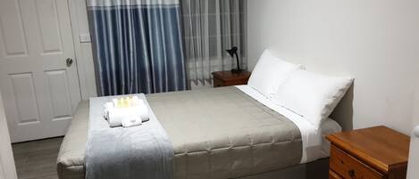 Family Room | Desk, laptop workspace, iron/ironing board, free WiFi