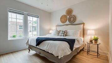 4 Schlafzimmer, Schreibtisch, Bügeleisen/Bügelbrett, WLAN