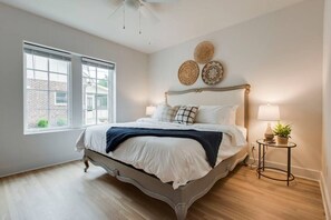 4 bedrooms, desk, iron/ironing board, WiFi