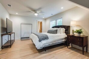 4 quartos, escrivaninha, ferros/tábuas de passar roupa, Wi-Fi