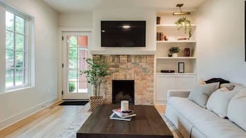 TV, lareira, escritórios