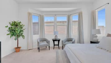 4 bedrooms, desk, iron/ironing board, free WiFi
