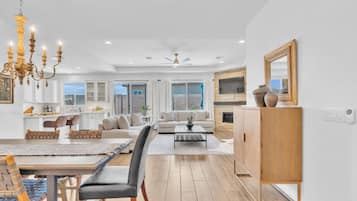 Smart TV, chimenea y oficina