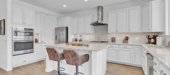 Design Dream / 4 BR 3 BA / Upscale / Garage / View